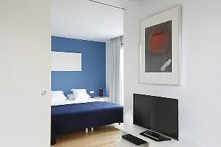 Home Around Mistral Pool Apartments Barcelona