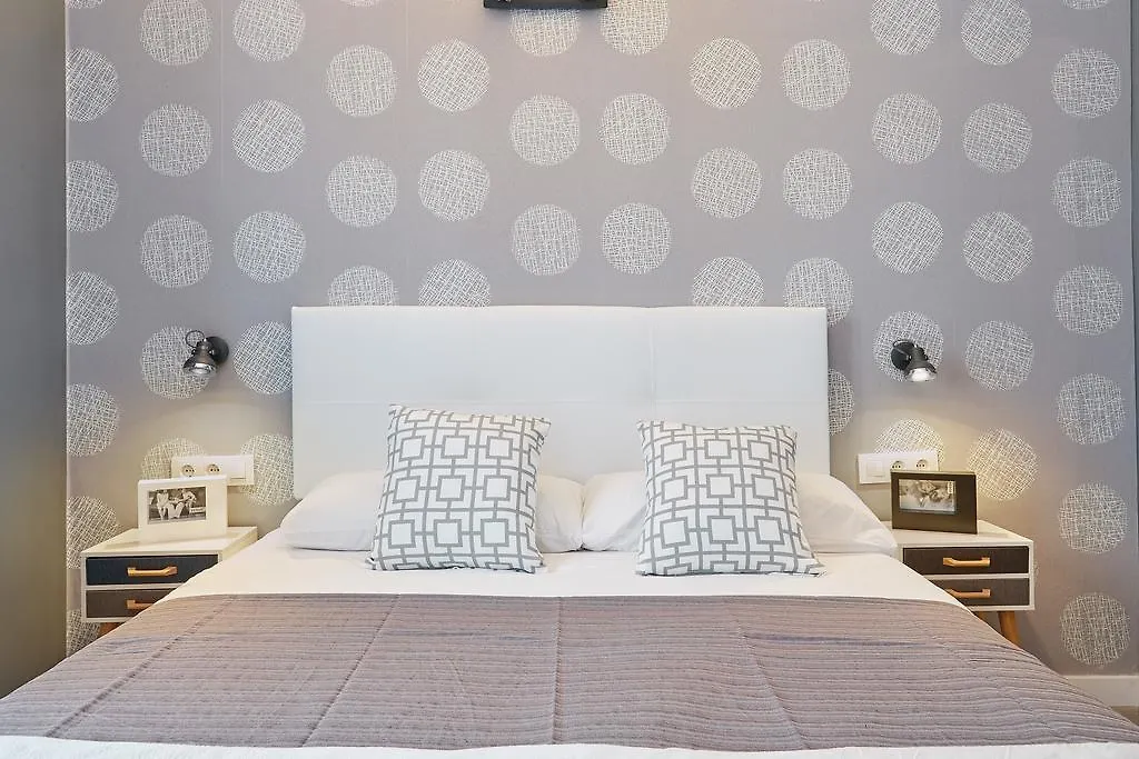 Home Around Mistral Pool Apartments Barcelona