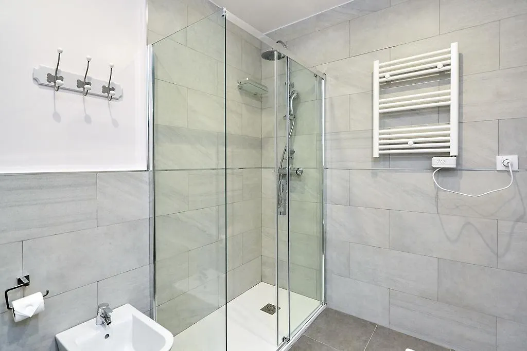 Home Around Mistral Pool Apartments Barcelona 0*,