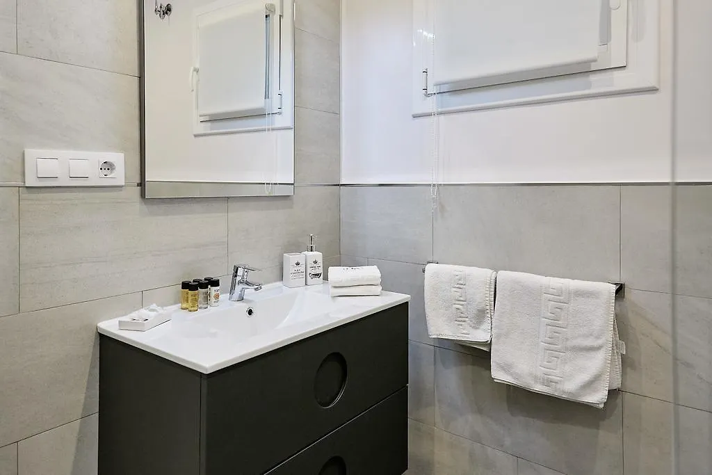 Home Around Mistral Pool Apartments Barcelona