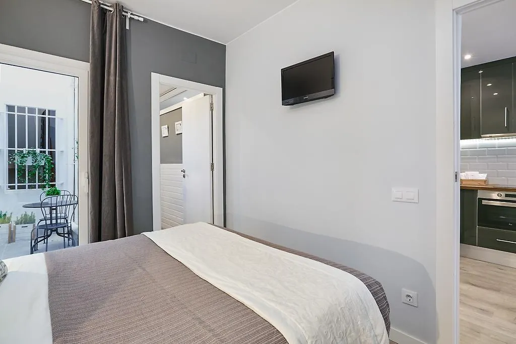 Home Around Mistral Pool Apartments Barcelona