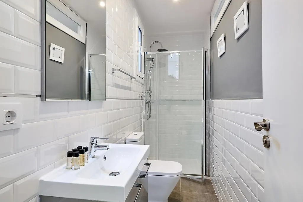 Home Around Mistral Pool Apartments Barcelona