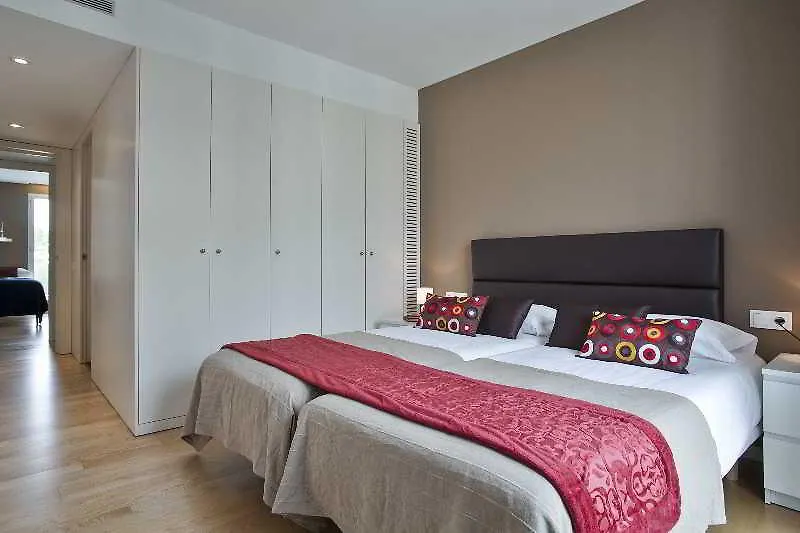 Home Around Mistral Pool Apartments Barcelona 0*,