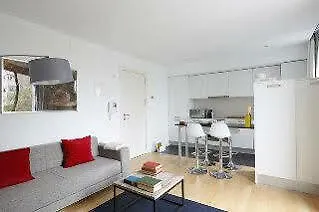 Home Around Mistral Pool Apartments Barcelona 0*,