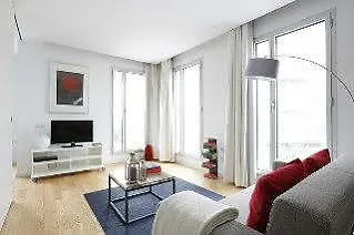 Home Around Mistral Pool Apartments 巴塞罗那